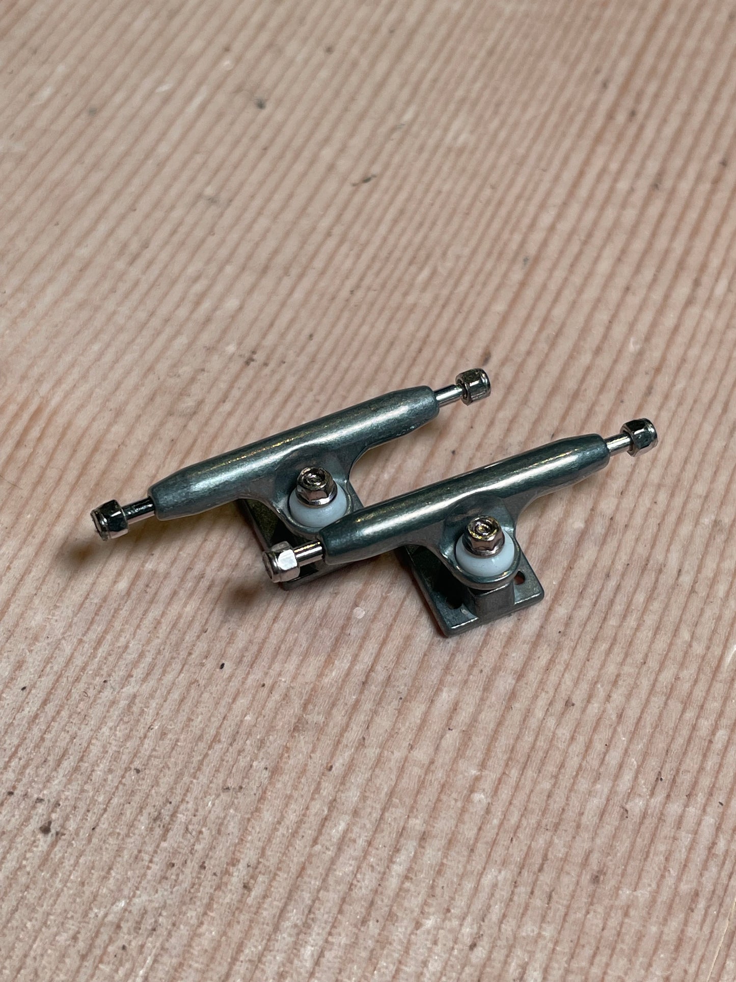 Core Standard Trucks - 32mm