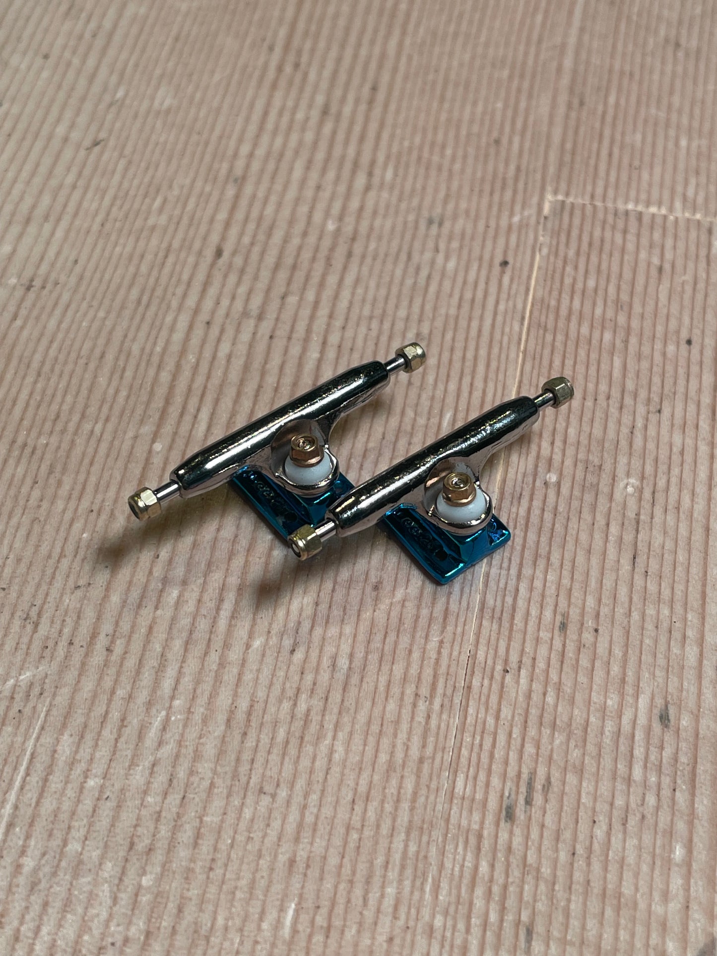 Core Standard Trucks - 32mm